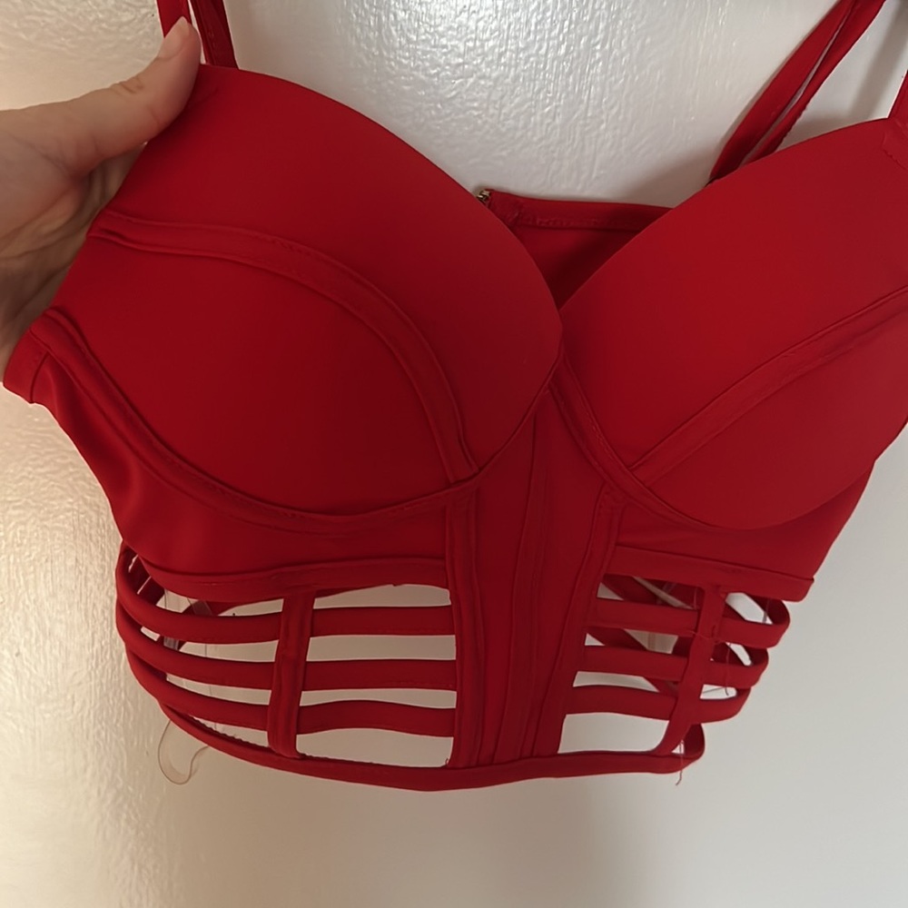 Lingerie - Picture 2 of 5